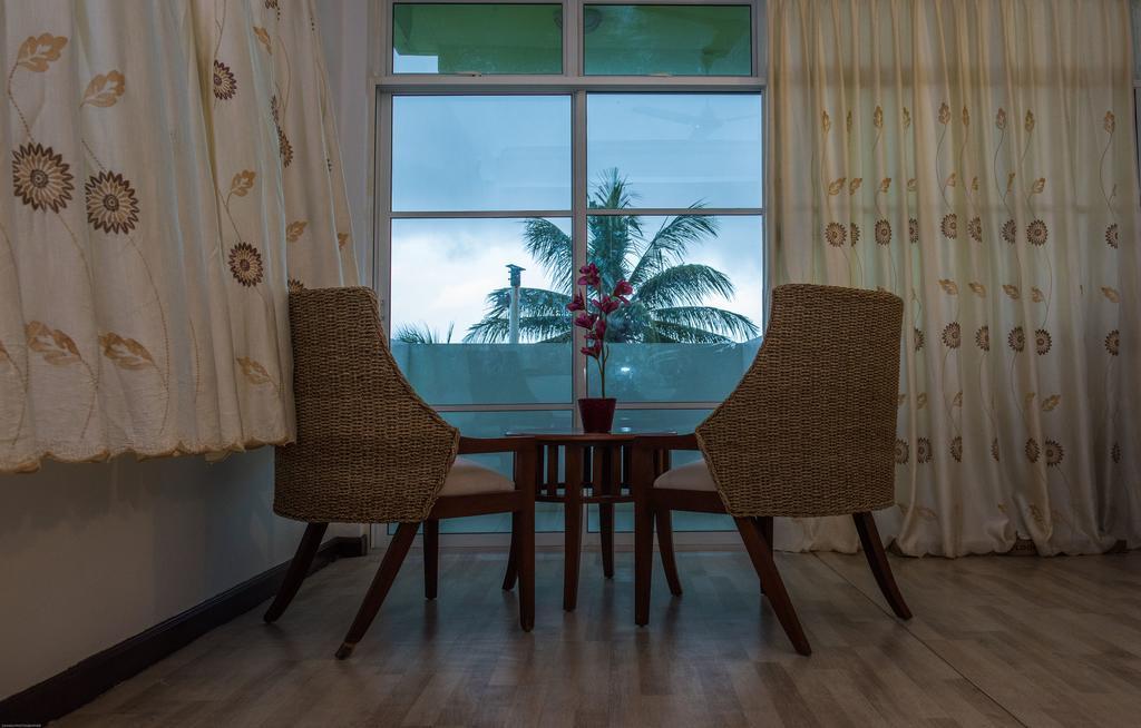 Rivers Beach & Spa Hulhumalé Exterior foto
